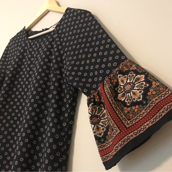 Boho Style Dress with Bell Sleeves Forever 21 Contemporary Size Small - Picture 2 of 7